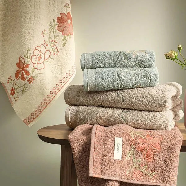 Jogo de Toalhas Banho e Rosto Felpudo Yuna Flor Karsten